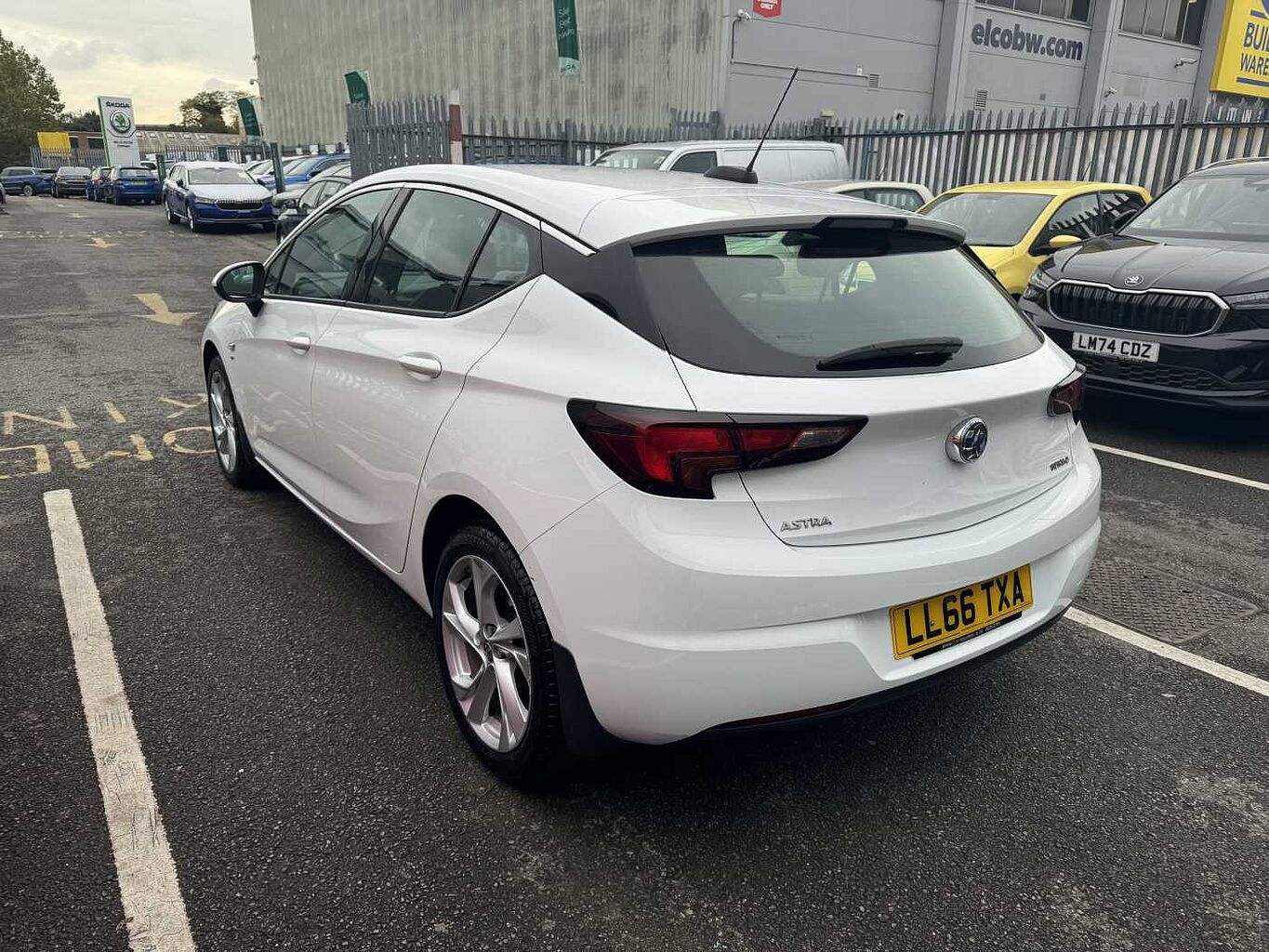 Vauxhall Astra 1.4i 16v Turbo SRi (150PS) 5-Door Hatch