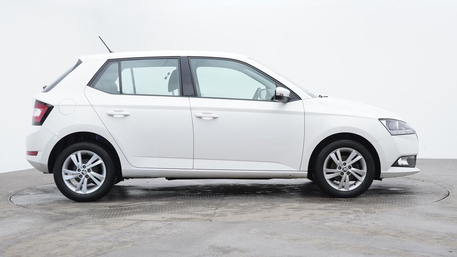 SKODA Fabia 1.0 MPI (60ps) SE 5-Dr Hatchback